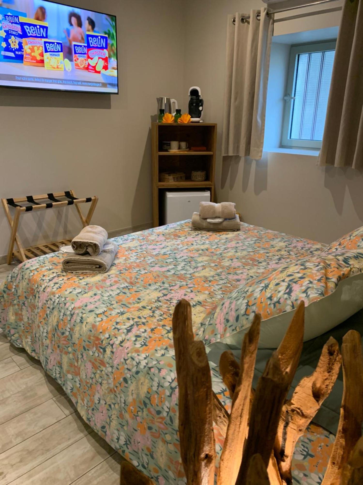 Bed and Breakfast Le Paon Bleu Annecy Poisy Exterior foto
